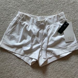 Lululemon NWT Spring Break Away Short II White Size 8